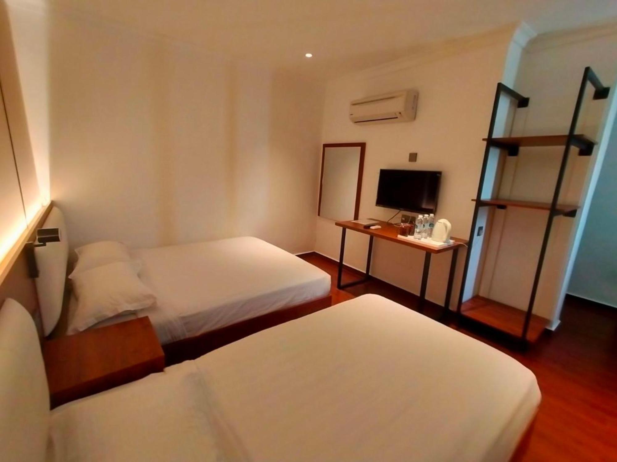 Super Oyo 998 Queen City Hotel Джорджтаун Экстерьер фото